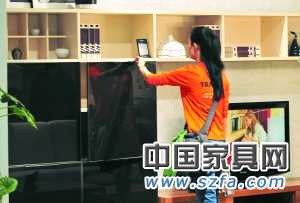 板材和其他材料的結(jié)合，成為板式家具設(shè)計的一個方向。