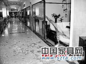 不同意漲租金就砸玻璃？家具廣場店家人人自危