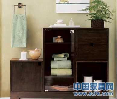 安裝浴室柜時經常需要在箱體板上開鑿打孔,多功能封邊膠條能夠緊裹板材切割邊緣,起到較好的防水防潮作用